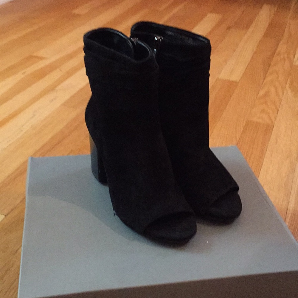 Kenneth Cole Peep toe Booties